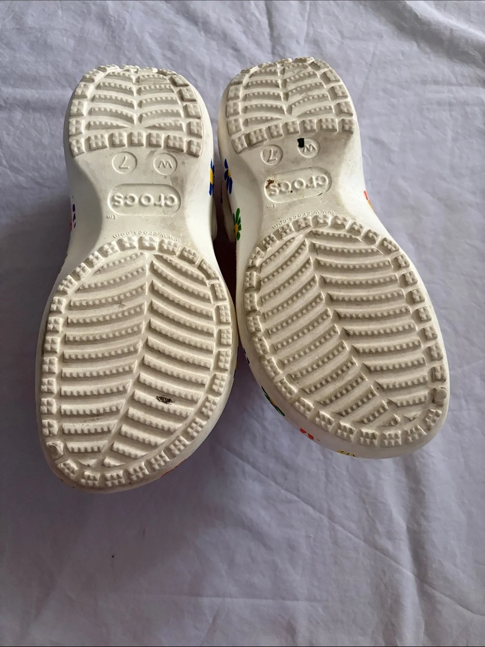 CROCS White Kids' Clogs with Multicolor Daisy Print